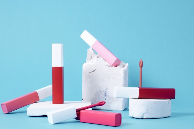 4 Rekomendasi Lipstik dan Serum Implora Terbaik   